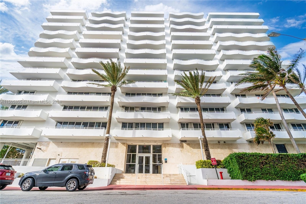 8911 Collins Ave - Photo 40