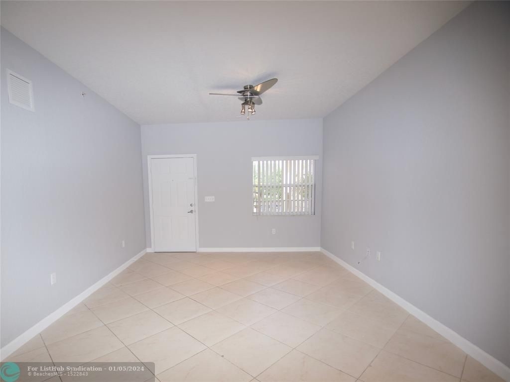 2941 Riverside Dr - Photo 4