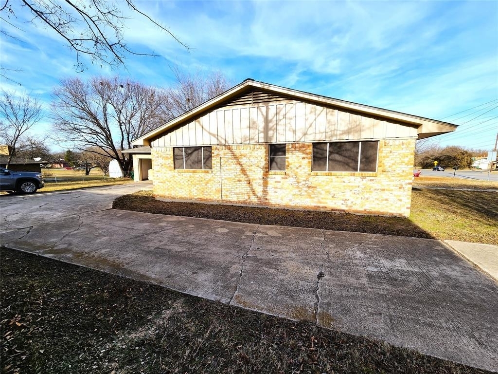 1405 E Sherman Drive - Photo 3