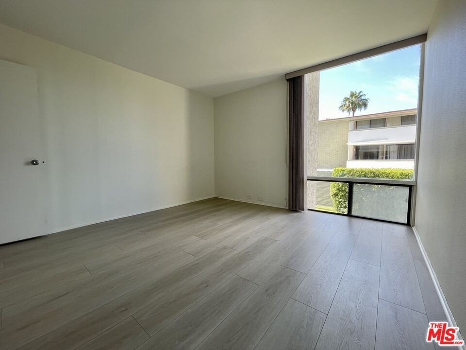 261 E La Verne Way - Photo 10