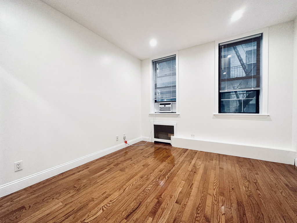 278 East 10th Street - Photo 2