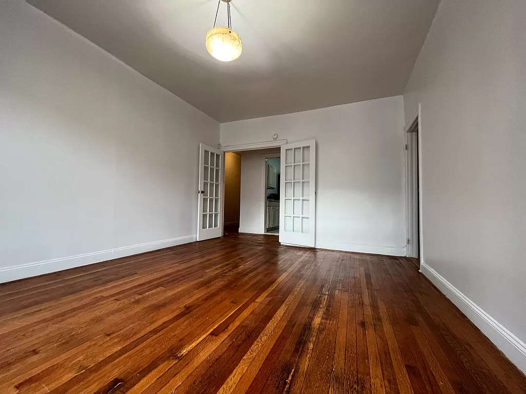 2 Bedrooms at 725 West 172nd Street for $2,500 by John McGriskin | RentHop