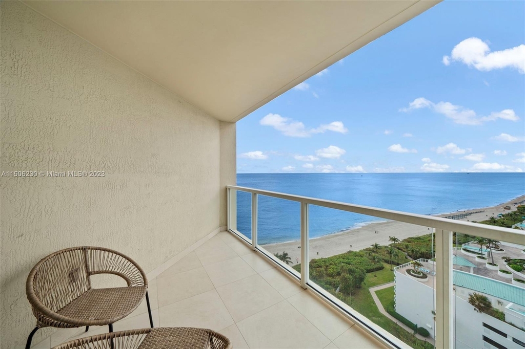 16699 Collins Ave - Photo 17