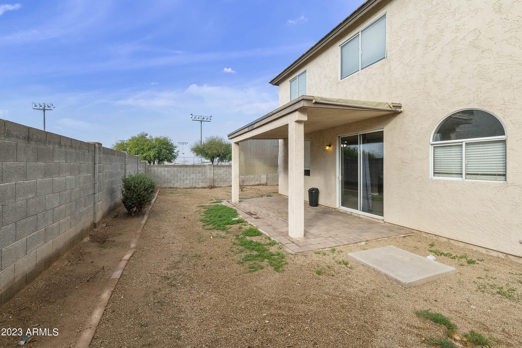 1003 E Grove Street - Photo 10