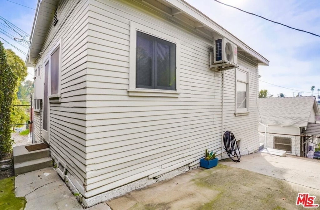 2533 Elsinore St - Photo 19