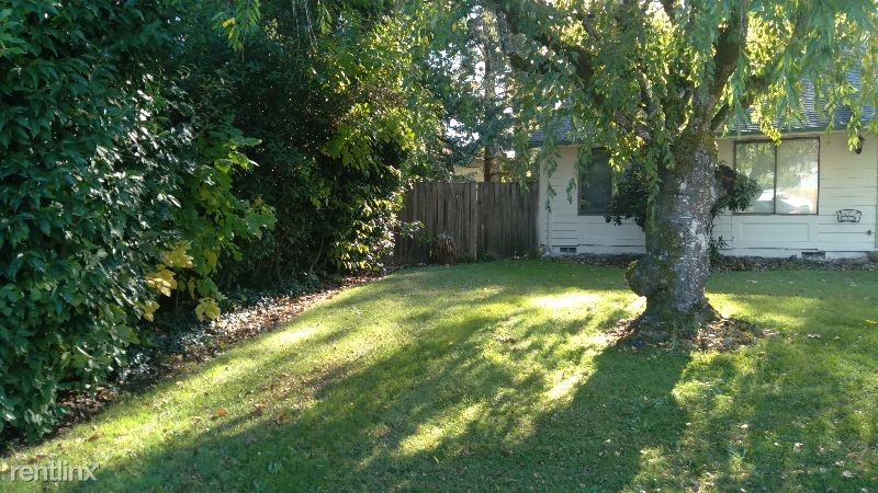 2504 Redwood Ct - Photo 2