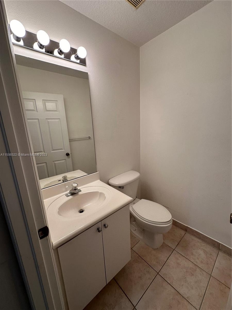 745 Sw 107th Ave - Photo 5