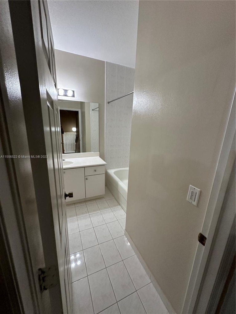 745 Sw 107th Ave - Photo 13