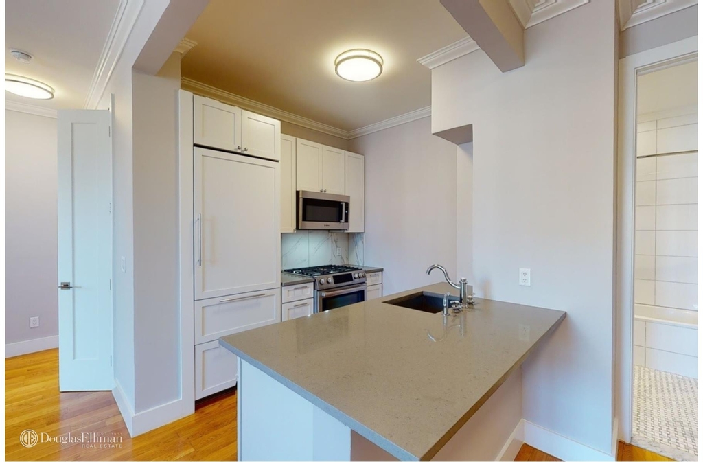 252 W 76th St - Photo 1