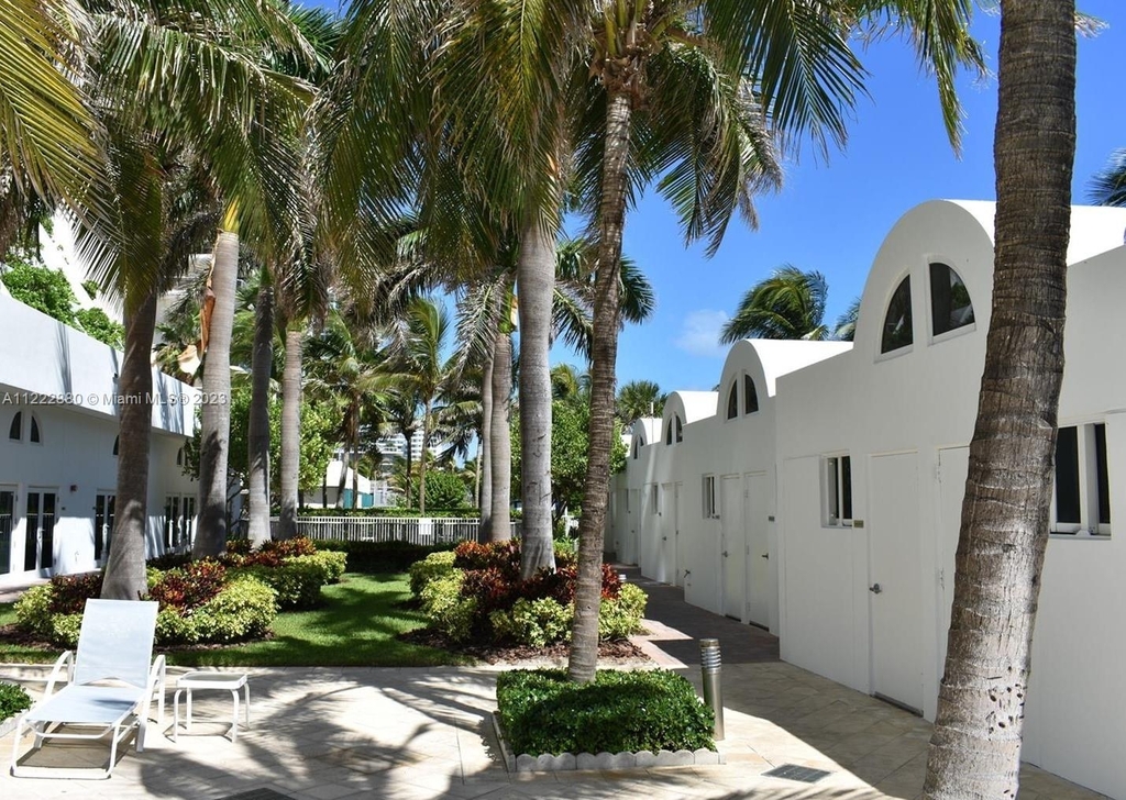 6365 Collins Ave - Photo 4