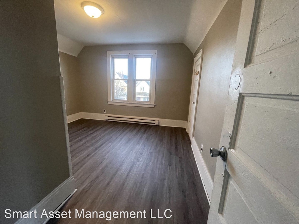 2305 W Burnham St. - Photo 2