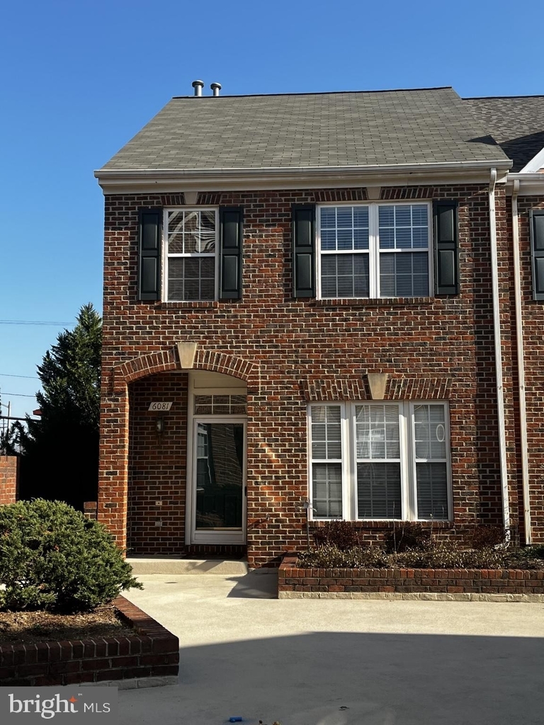 6081 Madison Pointe Court - Photo 0