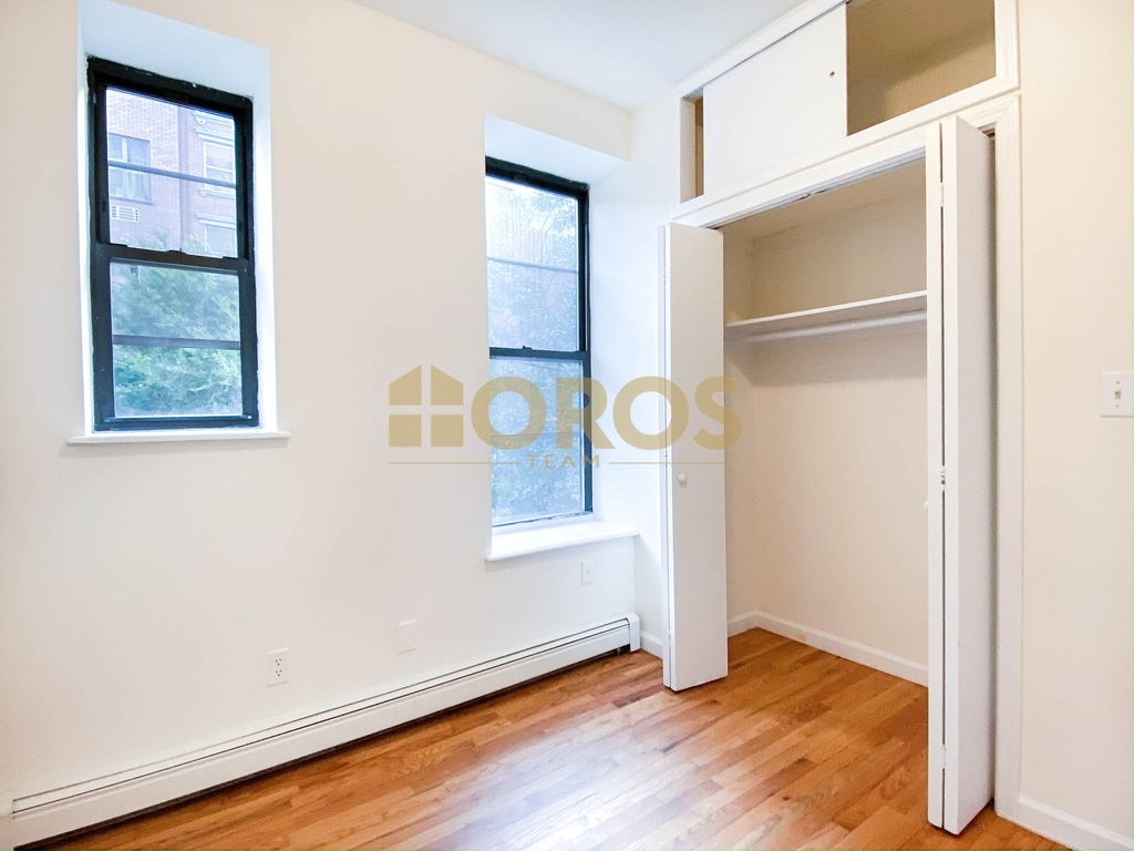 283 East 7th Street - Photo 4