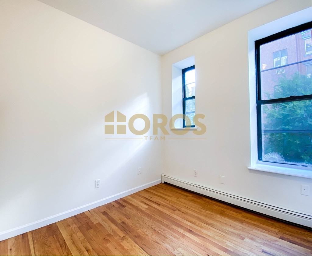 283 East 7th Street - Photo 3