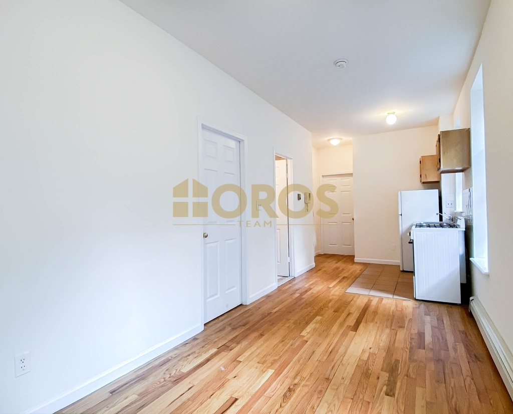283 East 7th Street - Photo 2
