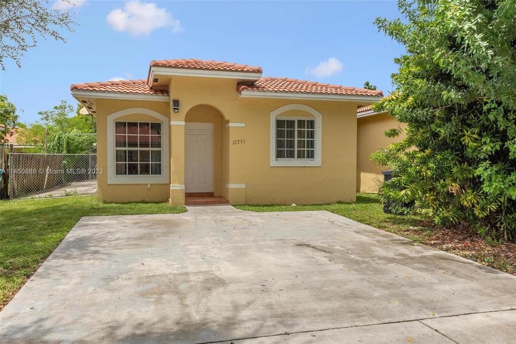 12233 Sw 214th Ln - Photo 1