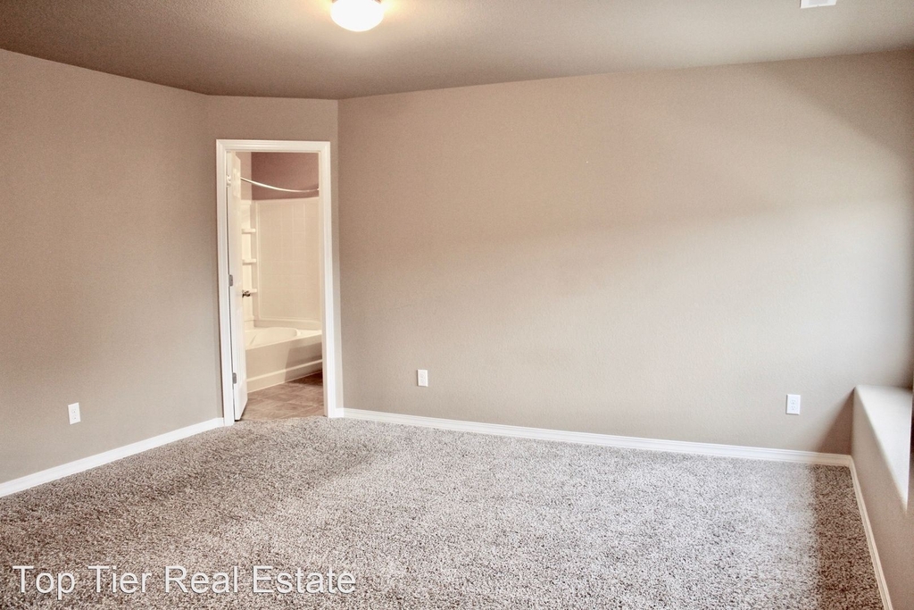 4038 Silver Star Grove - Photo 25