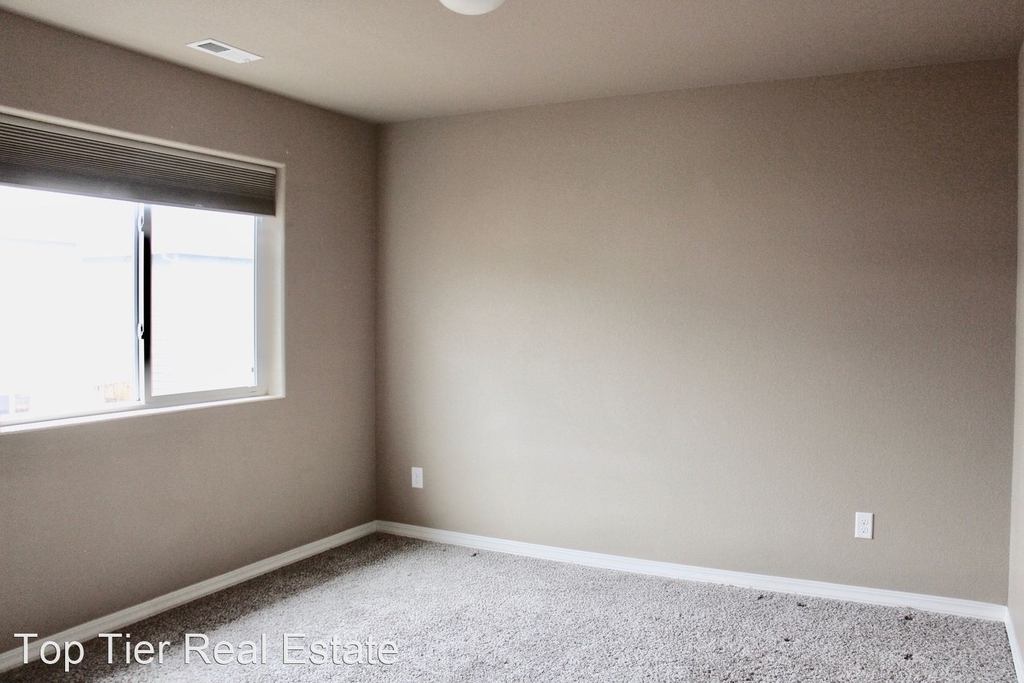 4038 Silver Star Grove - Photo 20