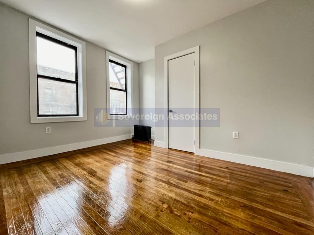 564 West 189th - Photo 4