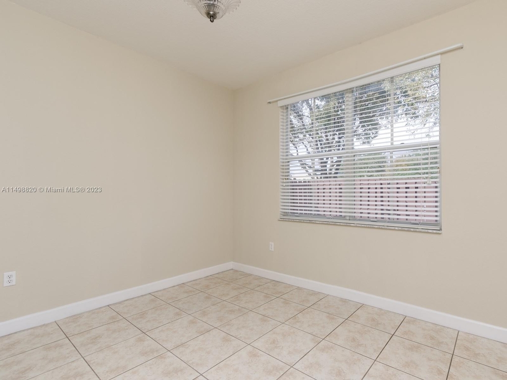 8620 Nw 111th Ct - Photo 14