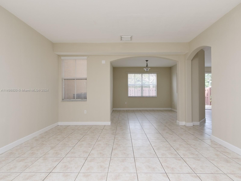 8620 Nw 111th Ct - Photo 5