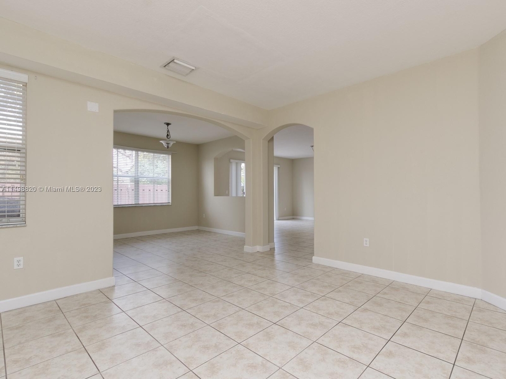 8620 Nw 111th Ct - Photo 6