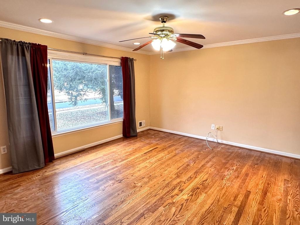 7506 Pollen St - Photo 4