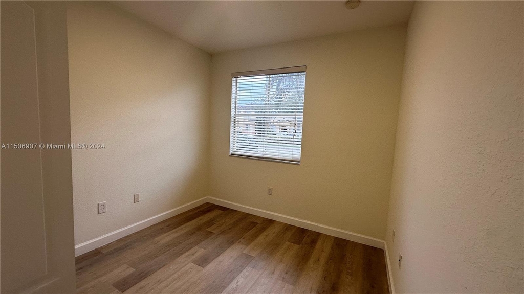 2735 Se 16 Av - Photo 4