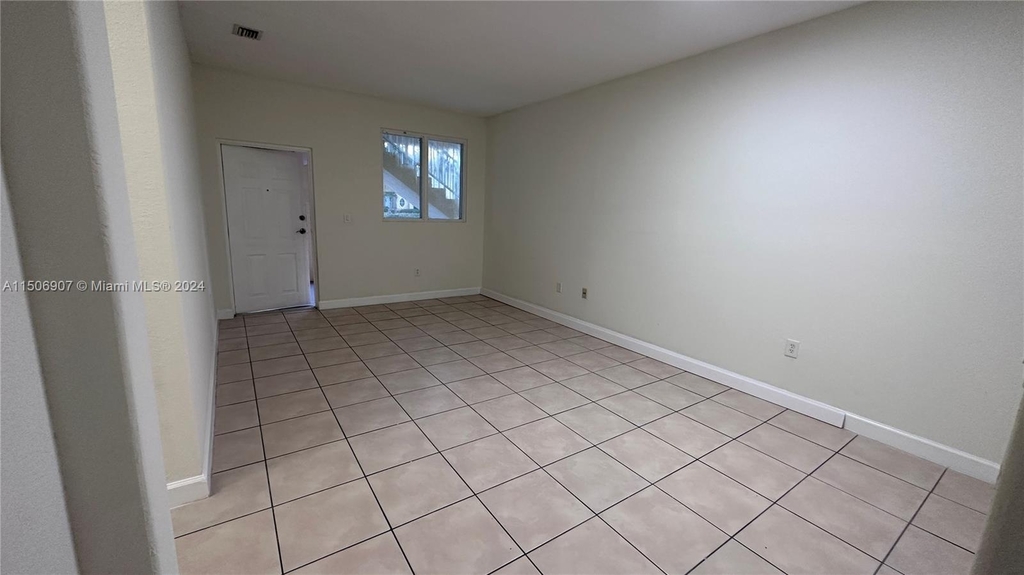 2735 Se 16 Av - Photo 3