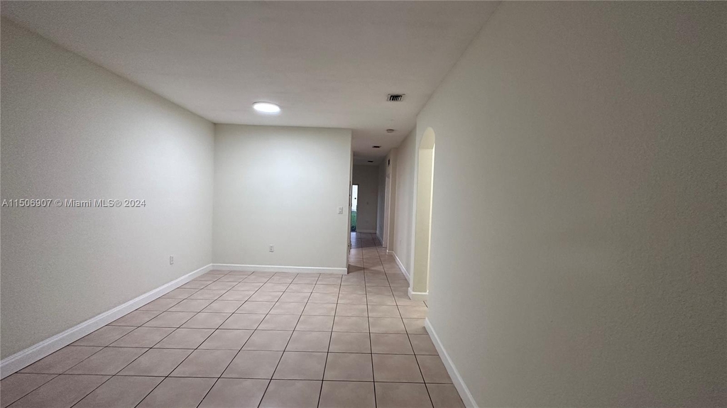 2735 Se 16 Av - Photo 2