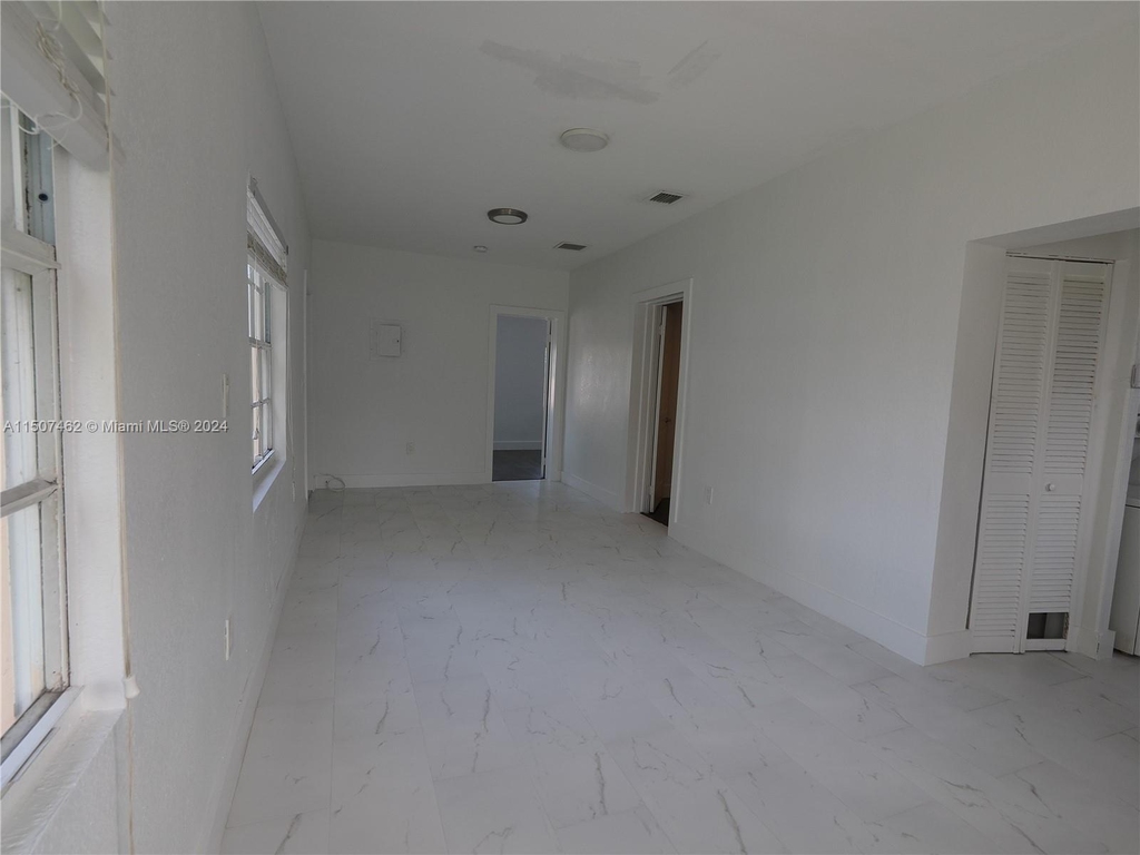 2272 Nw 2nd St - Photo 2