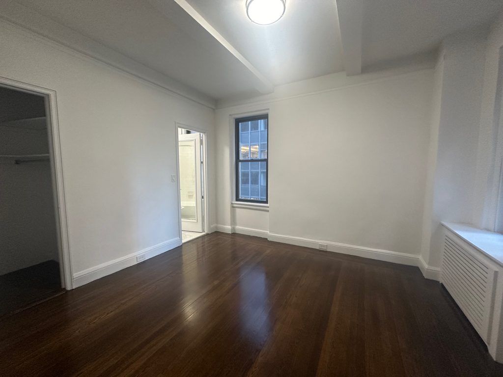 140 East 46th Street - Photo 3