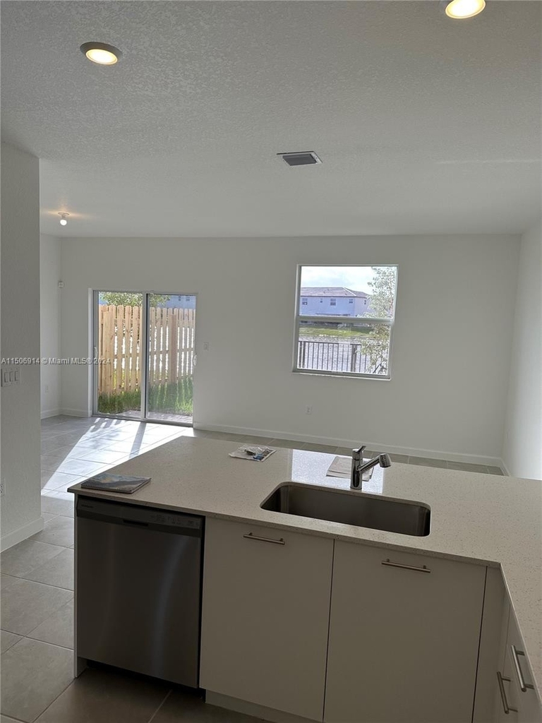 12912 Nw 22nd Pl - Photo 4