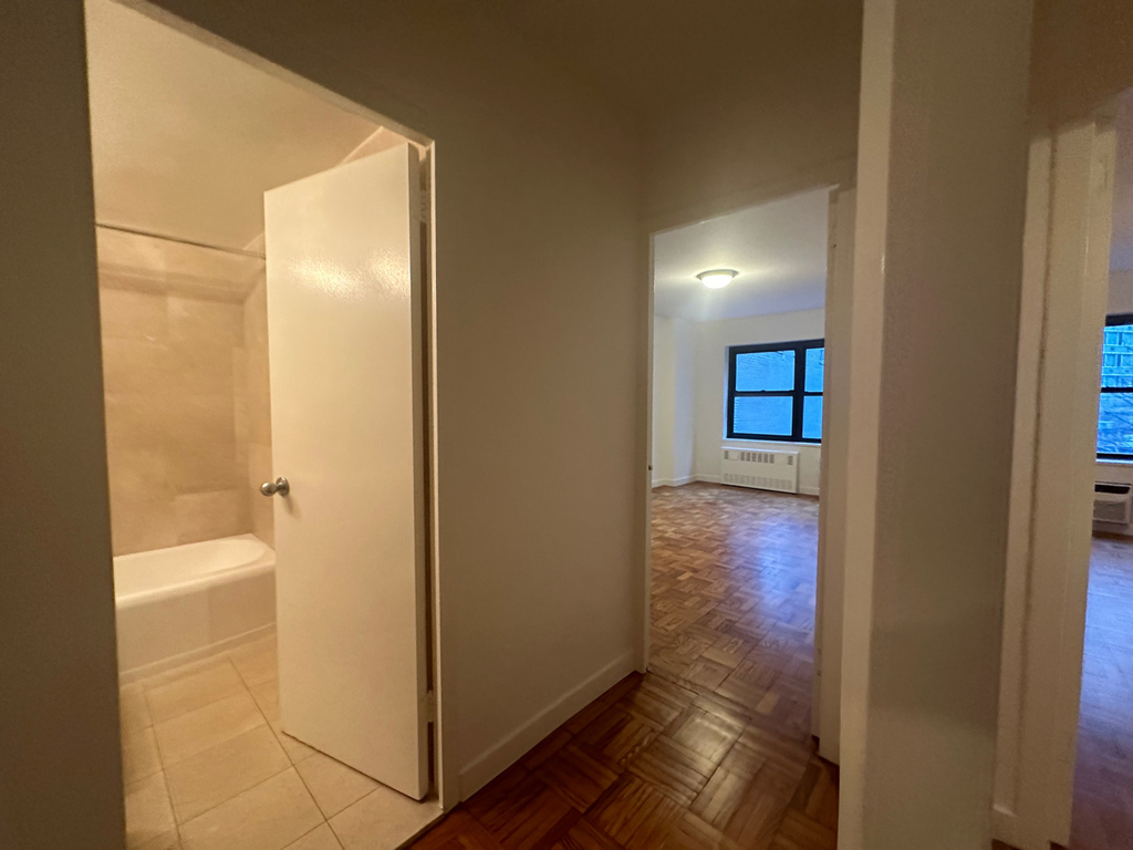 333 East 49th Street - Photo 3