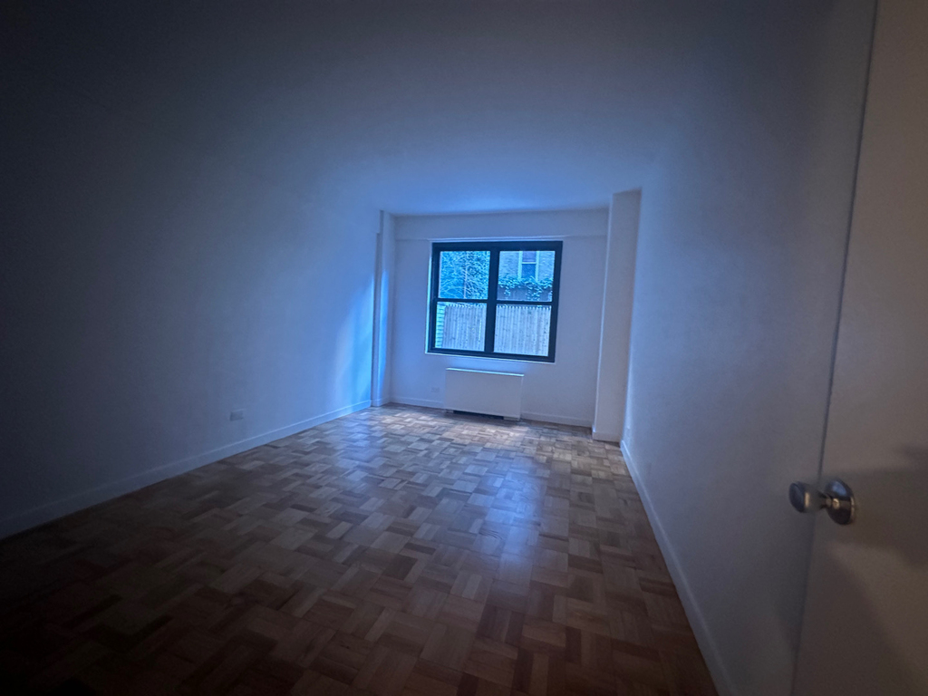 333 East 49th Street - Photo 8