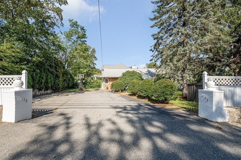 351 William St - Photo 3