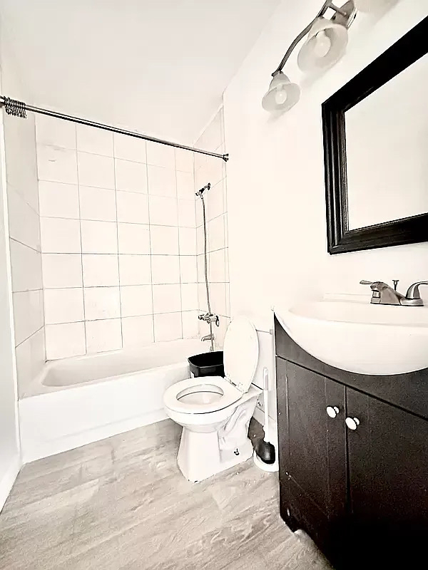 370 West 52nd Street - Photo 2