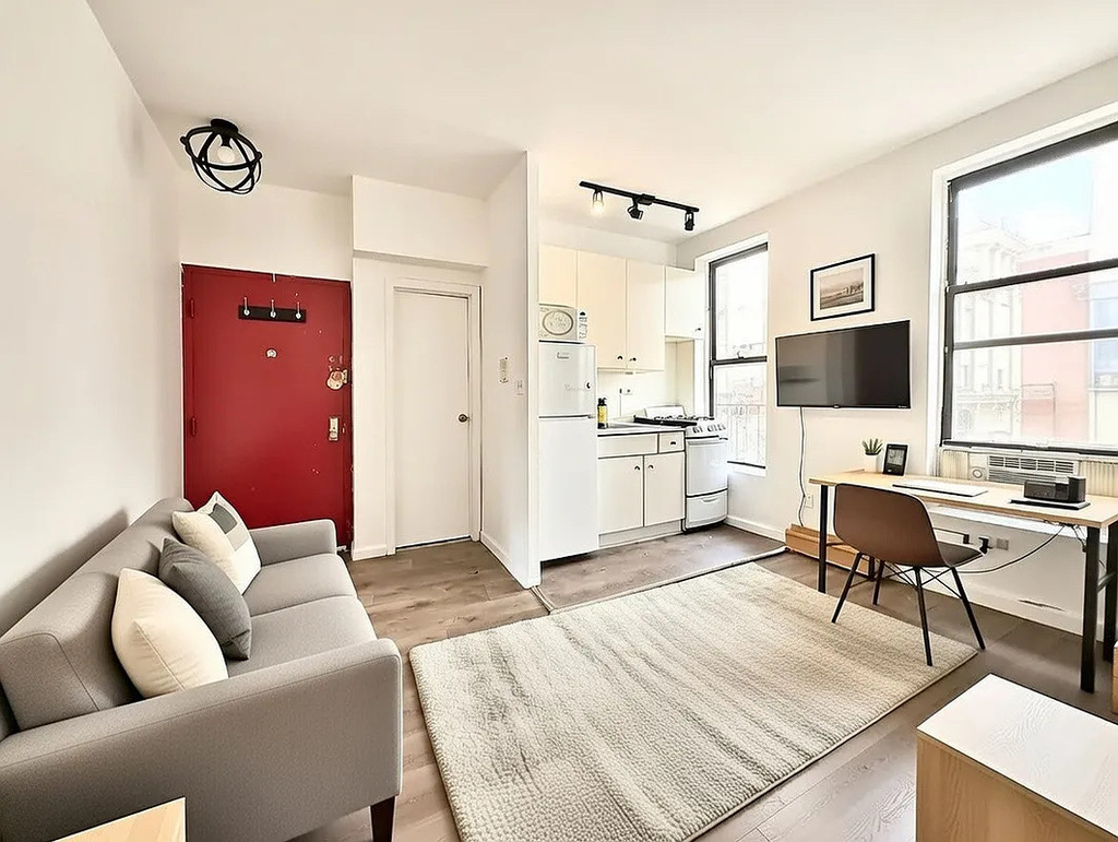370 West 52nd Street - Photo 0