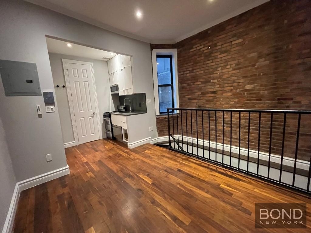 214 East 25th Street - Photo 4