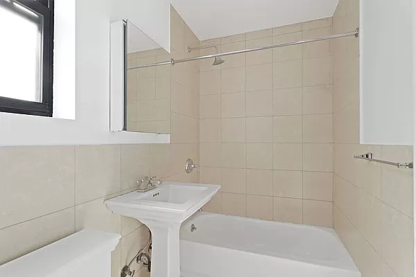 203 West 11th Street - Photo 6
