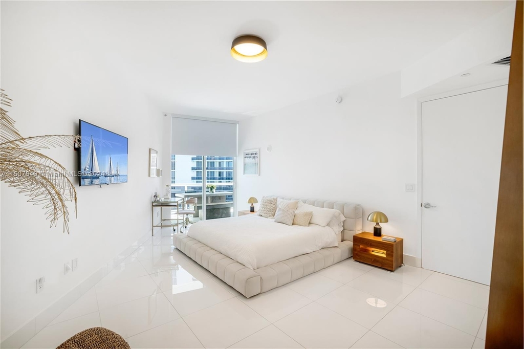 15901 Collins Ave - Photo 14