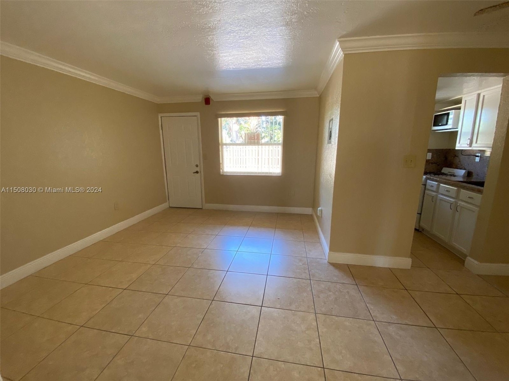 241 S Royal Poinciana Blvd - Photo 7