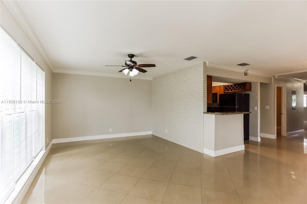 3861 Nw 6th Ct - Photo 3