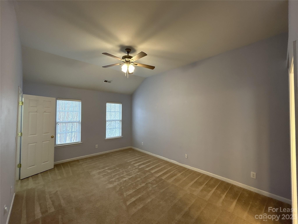 9924 Highlands Crossing Drive - Photo 7