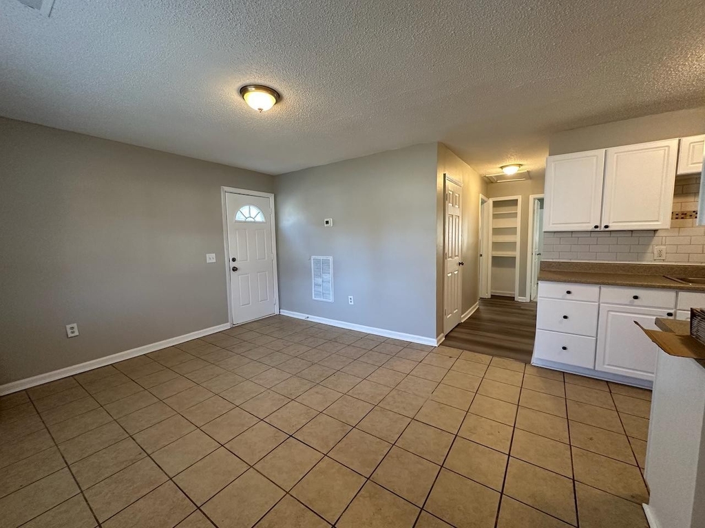 1128 Savannah Drive - Photo 3