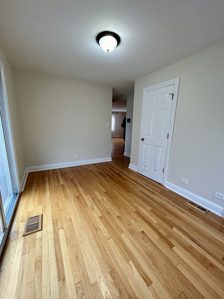 18215 Springfield Avenue - Photo 17