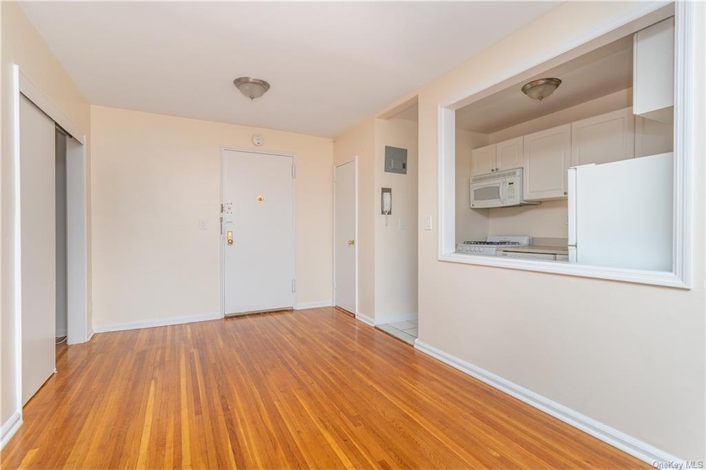 411 Bronx River Road - Photo 2