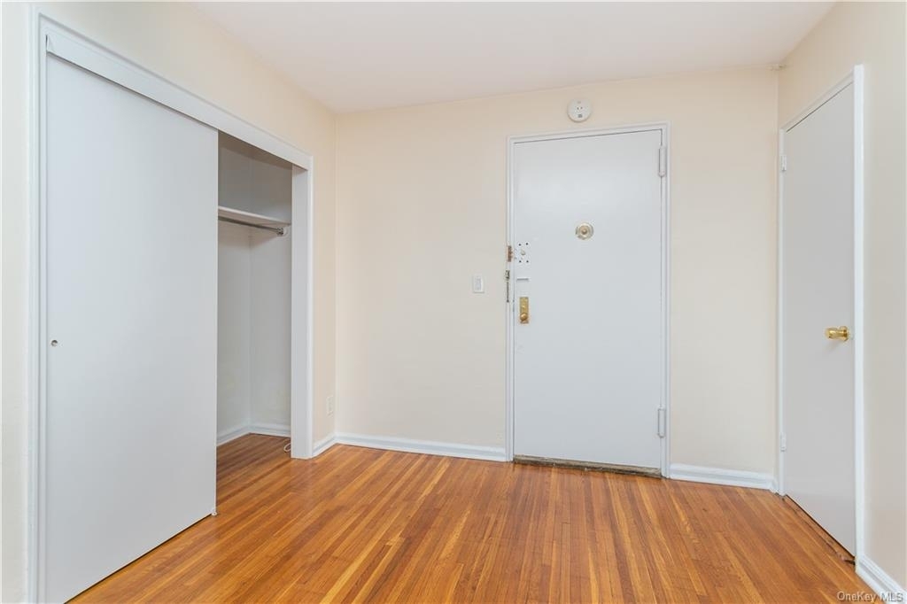 411 Bronx River Road - Photo 1