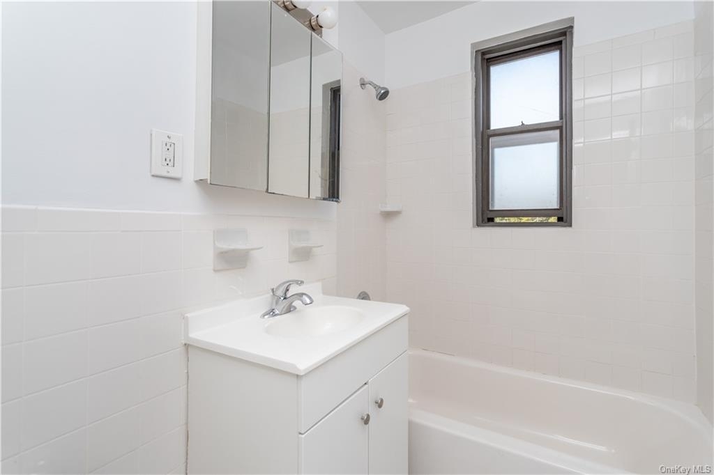 411 Bronx River Road - Photo 9