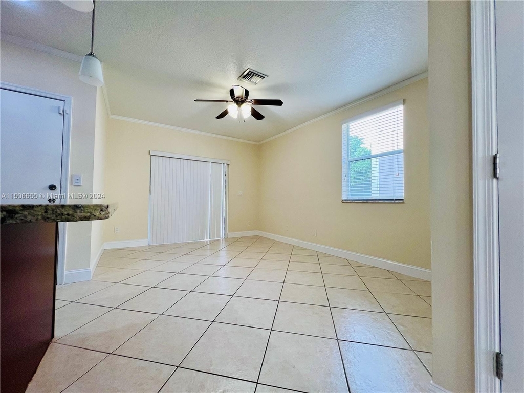 10560 Nw 57th Ct - Photo 3